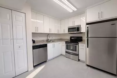 731 N Pine Island Rd #206, Plantation, FL 33324 - Photo 9