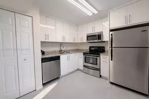 731 N Pine Island Rd, Plantation, FL 33324 - Photo 9