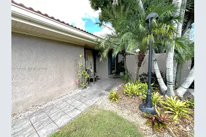 2001 S Saint Andrews Rd #121, Hollywood, FL 33021 - Photo 3