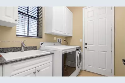 3712 NW 82nd Dr, Cooper City, FL 33024 - Photo 23