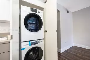 6806 NW 166th Terrace, Miami Lakes, FL 33014 - Photo 9