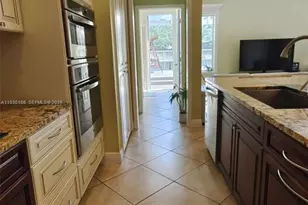 1035 Waterside Cir, Weston, FL 33327 - Photo 9