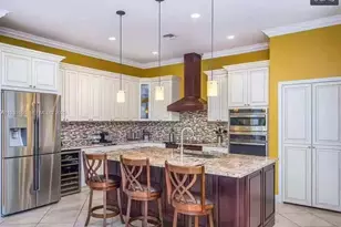 1035 Waterside Cir, Weston, FL 33327 - Photo 5