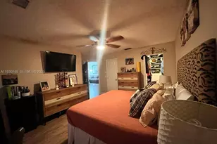 930 SW 109th Ave, Pembroke Pines, FL 33025 - Photo 11