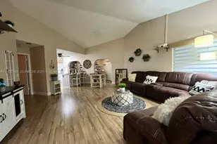 930 SW 109th Ave, Pembroke Pines, FL 33025 - Photo 5