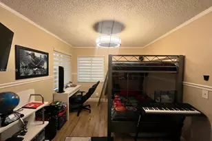 930 SW 109th Ave, Pembroke Pines, FL 33025 - Photo 17