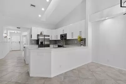 7440 Pinewalk Dr S, Margate, FL 33063 - Photo 19