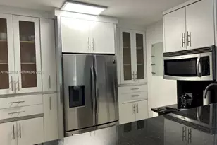 100 Bayview Dr, Sunny Isles Beach, FL 33160 - Photo 9