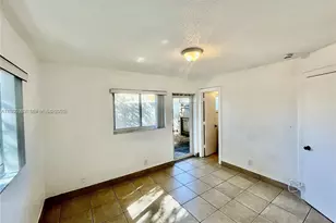 1274 NE 40th St, Oakland Park, FL 33334 - Photo 11