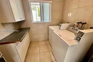 1274 NE 40th St, Oakland Park, FL 33334 - Photo 15