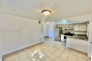 1274 NE 40th St, Oakland Park, FL 33334 - Photo 5