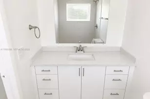 749 SE 15th St, Fort Lauderdale, FL 33316 - Photo 7