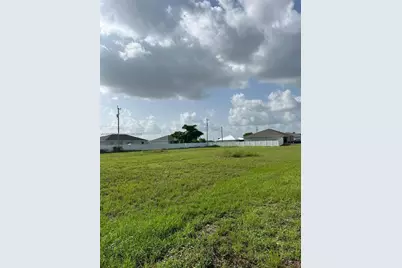 2109 NE 14 Pl, Cape Coral, FL 33909 - Photo 5