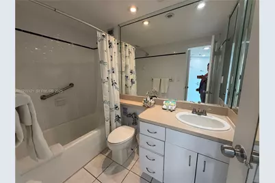 5445 Collins Ave #1506, Miami Beach, FL 33140 - Photo 7