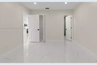 2737 W 55th Pl, Hialeah, FL 33016 - Photo 15