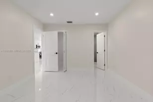 2737 W 55th Pl, Hialeah, FL 33016 - Photo 15