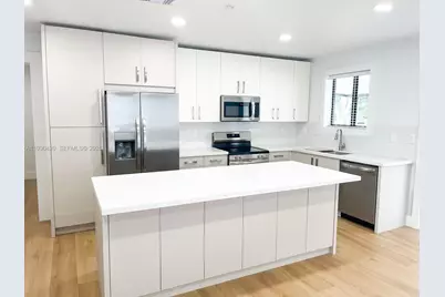 4990 E Palm Ct, Hialeah, FL 33013 - Photo 7