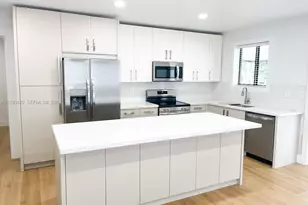 4990 E Palm Ct, Hialeah, FL 33013 - Photo 7