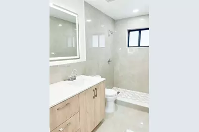 4990 E Palm Ct, Hialeah, FL 33013 - Photo 19