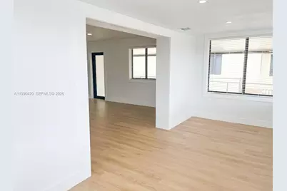 4990 E Palm Ct, Hialeah, FL 33013 - Photo 11