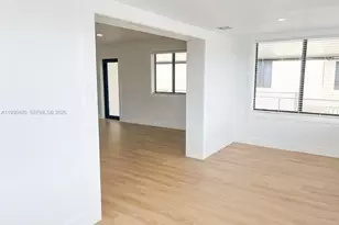 4990 E Palm Ct, Hialeah, FL 33013 - Photo 11