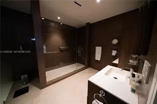 1425 Brickell Ave, Miami, FL 33131 - Photo 11