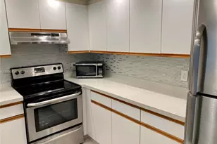 12850 SW 4th Ct, Pembroke Pines, FL 33027 - Photo 3