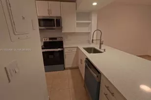 18870 NW 57th Ave, Hialeah, FL 33015 - Photo 17