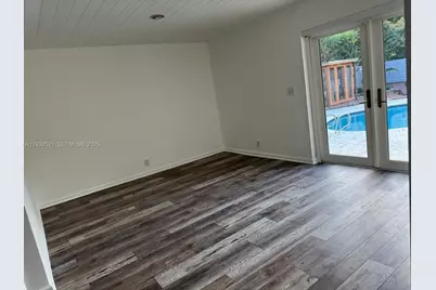 985 NE 115th St, Biscayne Park, FL 33161 - Photo 11