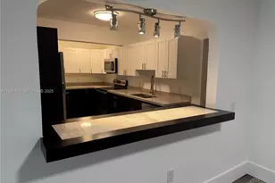 985 NE 115th St, Biscayne Park, FL 33161 - Photo 9