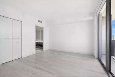 55 SW 9th St #3806, Miami, FL 33130 - Photo 17