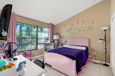 2340 Evergreen Ct, Pembroke Pines, FL 33026 - Photo 11