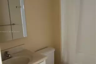 7910 N Colony Cir N, Tamarac, FL 33321 - Photo 9