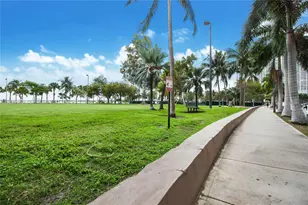 1900 N Bayshore Dr, Miami, FL 33132 - Photo 37