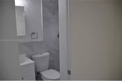 571 NE 61st St, Oakland Park, FL 33334 - Photo 15