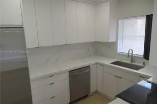 7328 Miami Lakeway S, Miami Lakes, FL 33014 - Photo 11