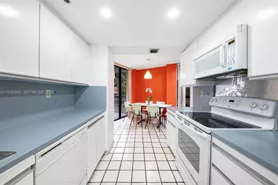 2000 Towerside Ter #412, Miami, FL 33138 - Photo 5
