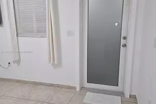 19251 NW 61st Ave, Hialeah, FL 33015 - Photo 11