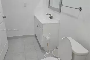 19251 NW 61st Ave, Hialeah, FL 33015 - Photo 9