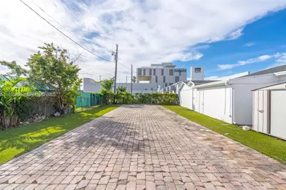 8930 SW 40th St, Miami, FL 33165 - Photo 17