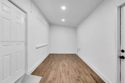 8930 SW 40th St, Miami, FL 33165 - Photo 13