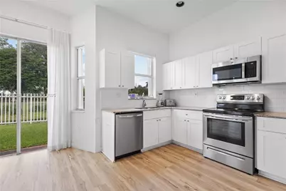 10613 NW 57th St, Doral, FL 33178 - Photo 13