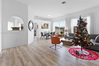 10613 NW 57th St, Doral, FL 33178 - Photo 5