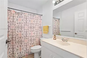 10613 NW 57th St, Doral, FL 33178 - Photo 21