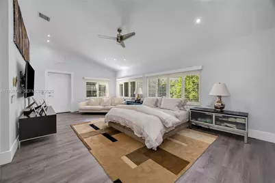 2000 S Bayshore Dr #27, Coconut Grove, FL 33133 - Photo 9