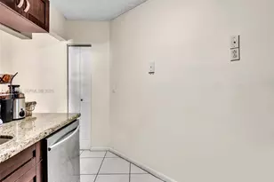 10241 NW 9th St Cir, Miami, FL 33172 - Photo 11