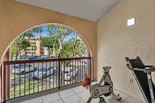 10241 NW 9th St Cir, Miami, FL 33172 - Photo 13