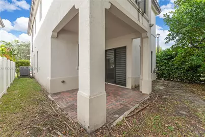 9881 W 34th Ave, Hialeah, FL 33018 - Photo 23