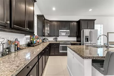 9881 W 34th Ave, Hialeah, FL 33018 - Photo 5
