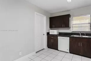 707 SW 74th Ave, North Lauderdale, FL 33068 - Photo 7